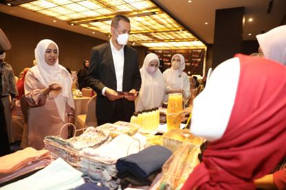 Gelar Bazar UMKM dan Edukasi Produk Halal, Musa Rajekshah Apresiasi Hijabers Mom Medan